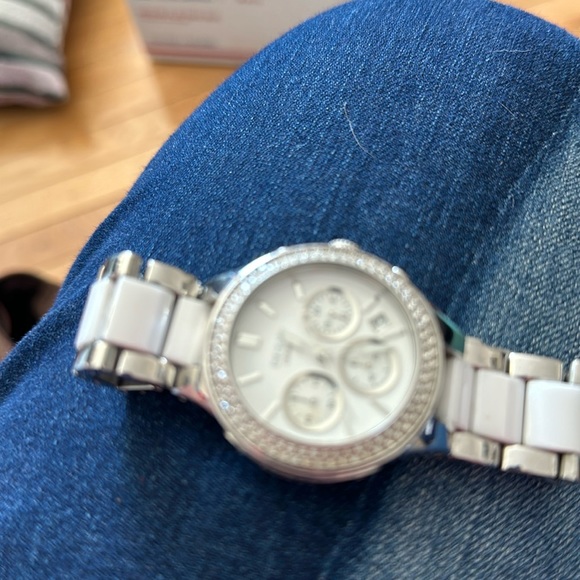 DKNY WATCH. White and Chrome. Has 3 circles from other time zones. Used. - Picture 1 of 4